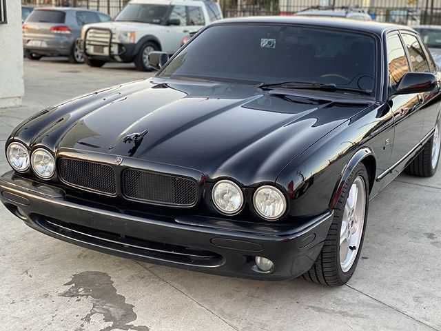 Jaguar XJR