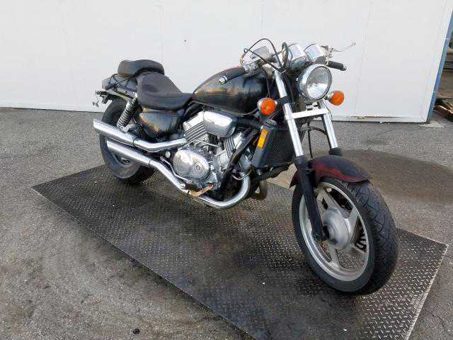 Honda VF750C2 (MAGNA)