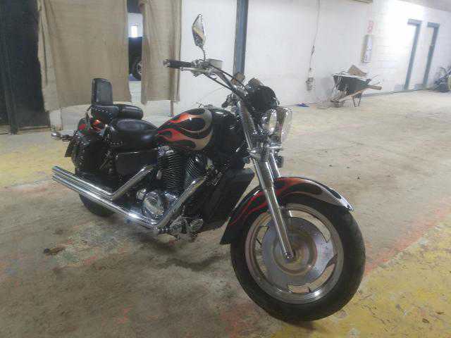 Honda VT1100C2 (SHADOW SABRE)