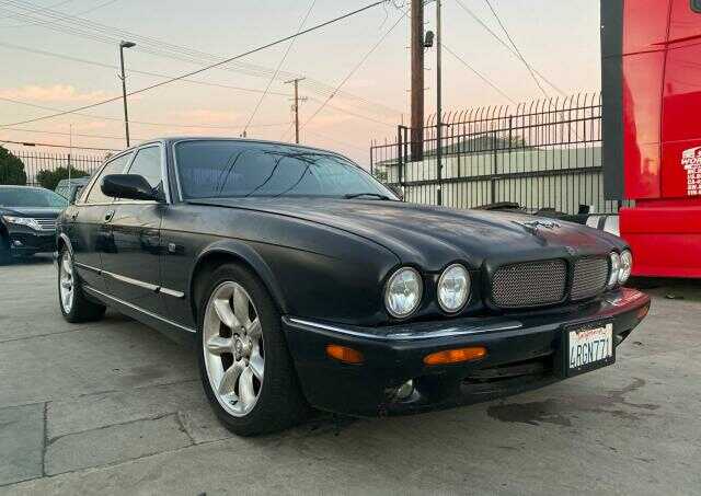 Jaguar XJR