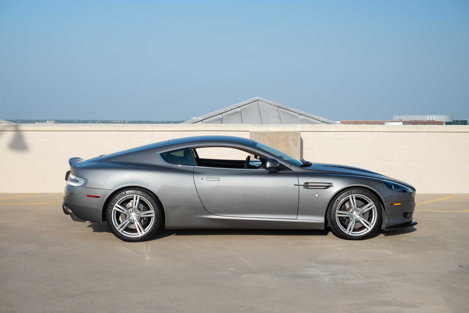 Aston Martin DB9