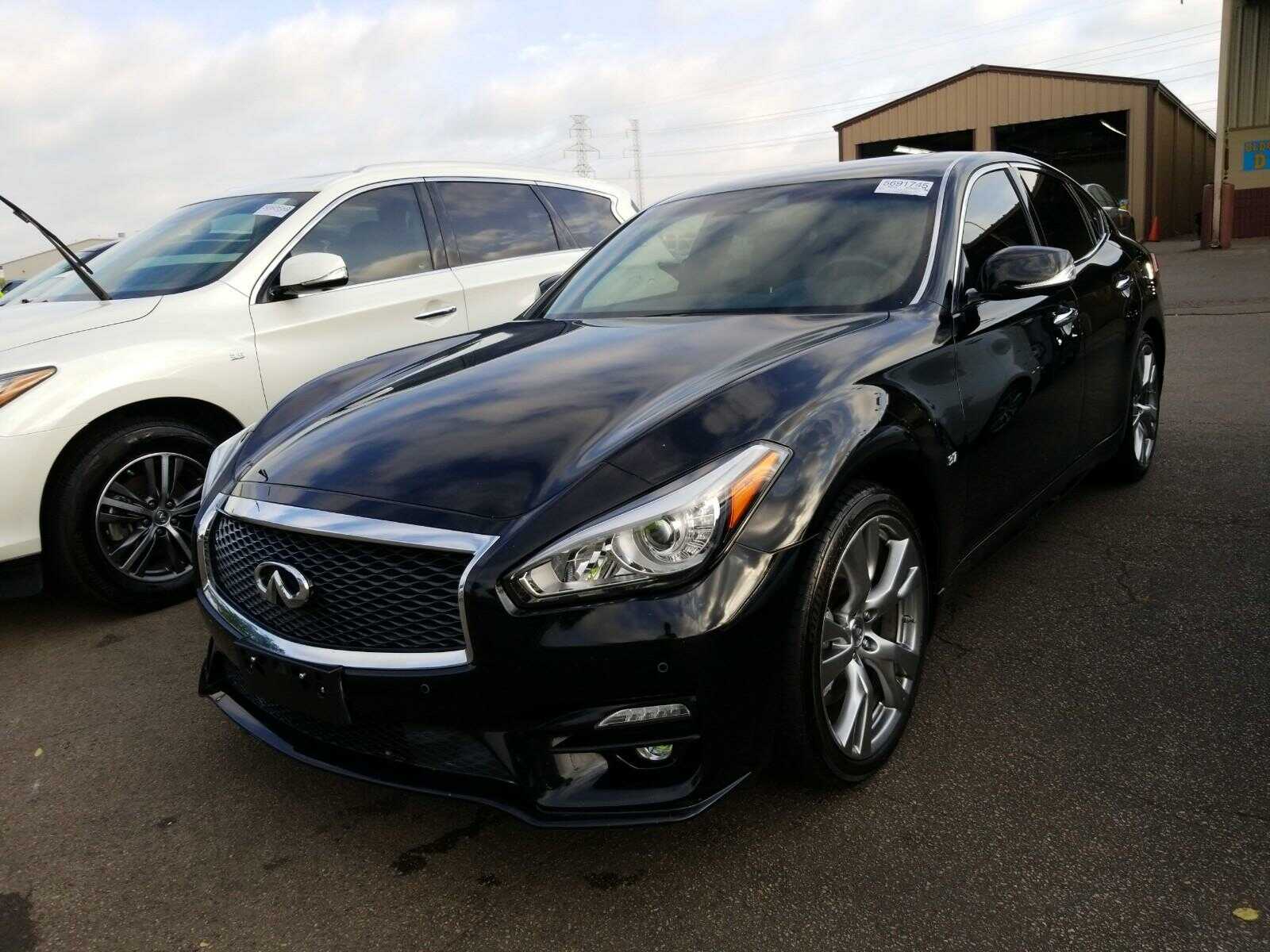 Infiniti Q70