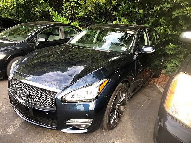 Infiniti Q70L