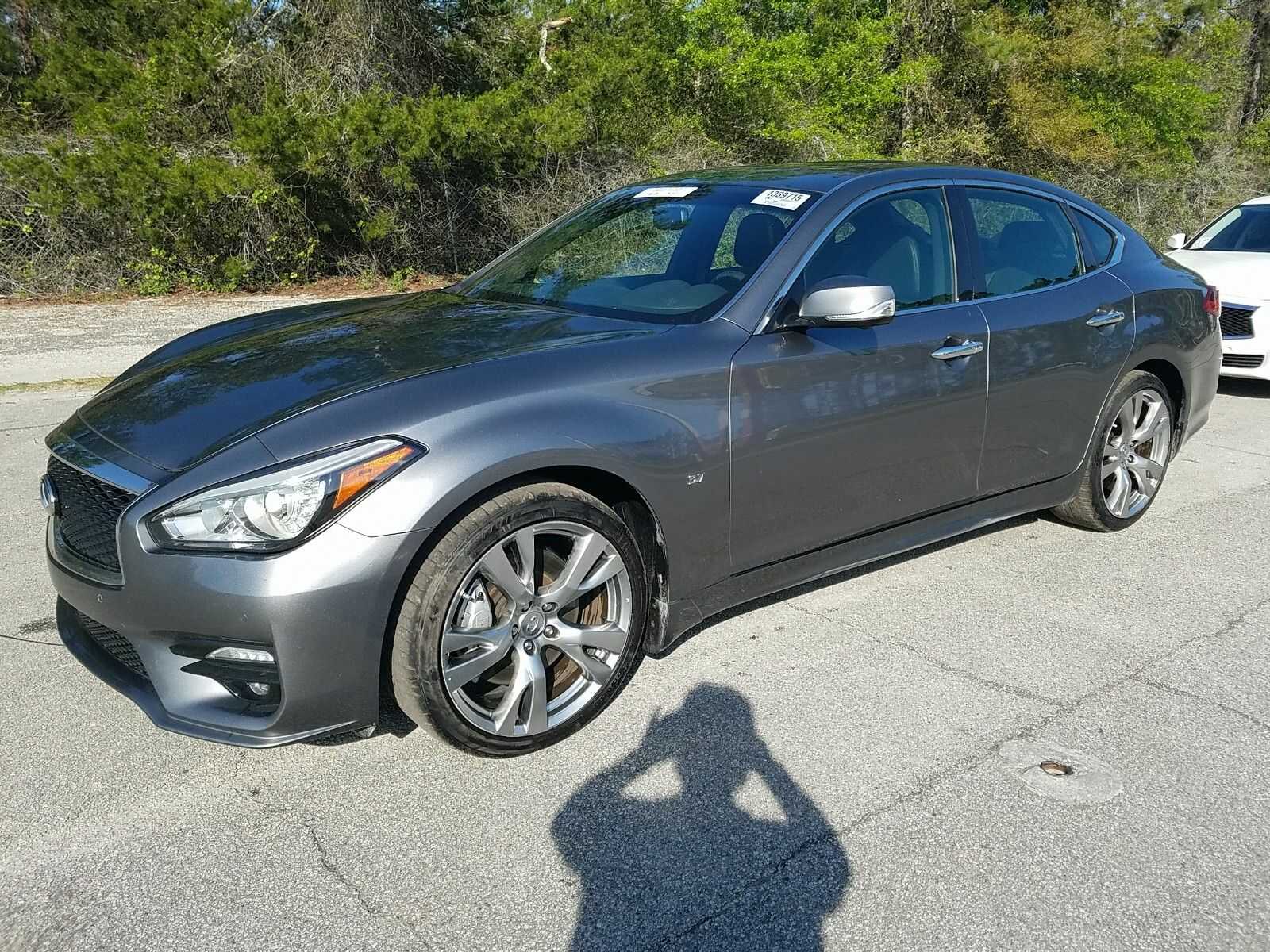 Infiniti Q70