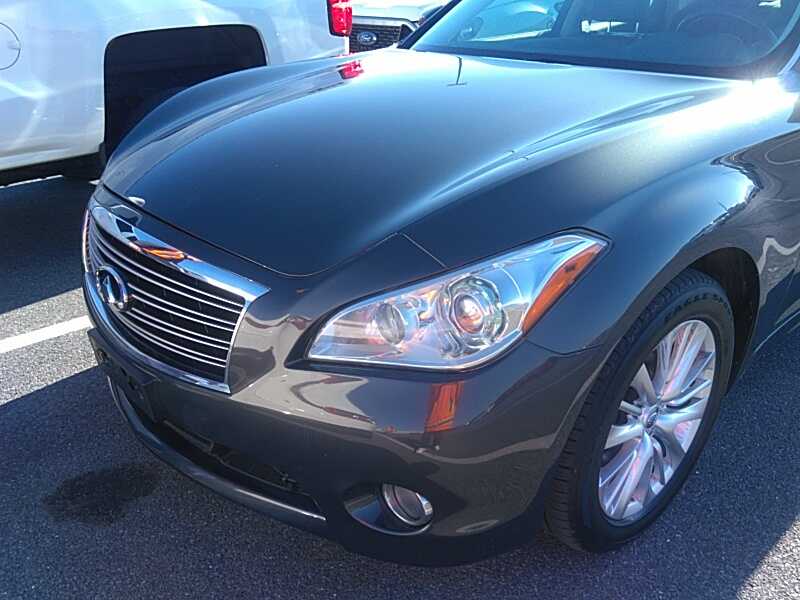 Infiniti M56