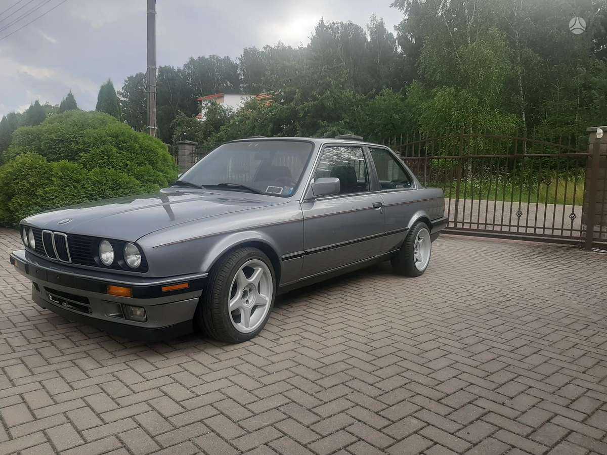 BMW 325iS