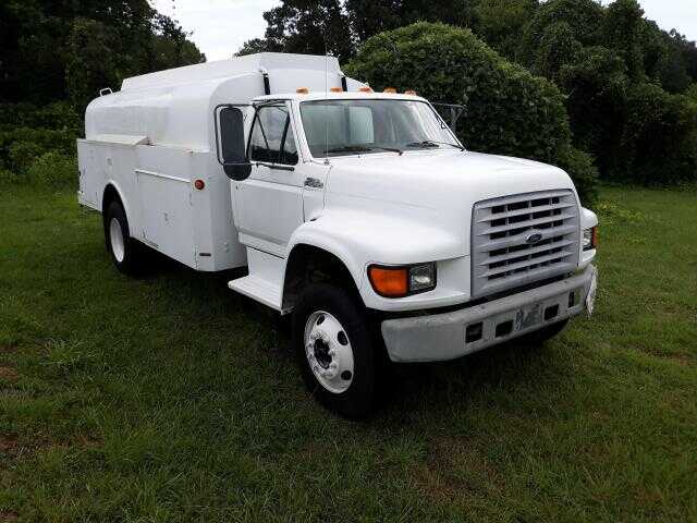 Ford F-700