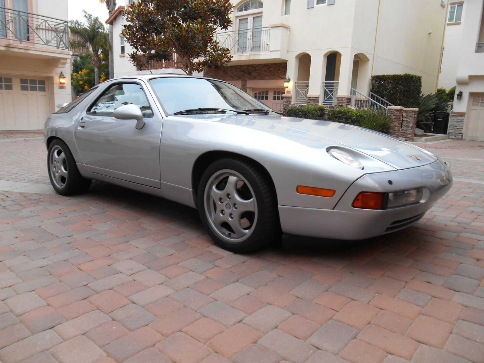 Porsche 928