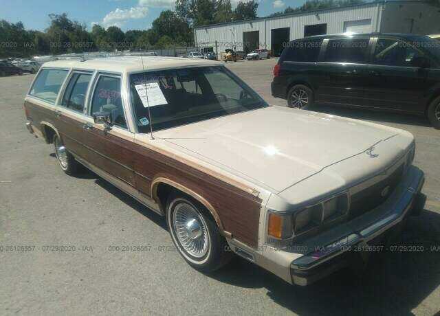 Ford Crown Victoria