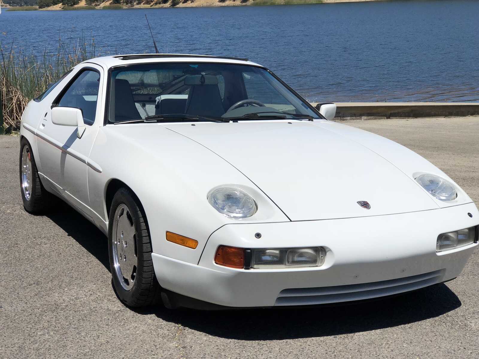 Porsche 928