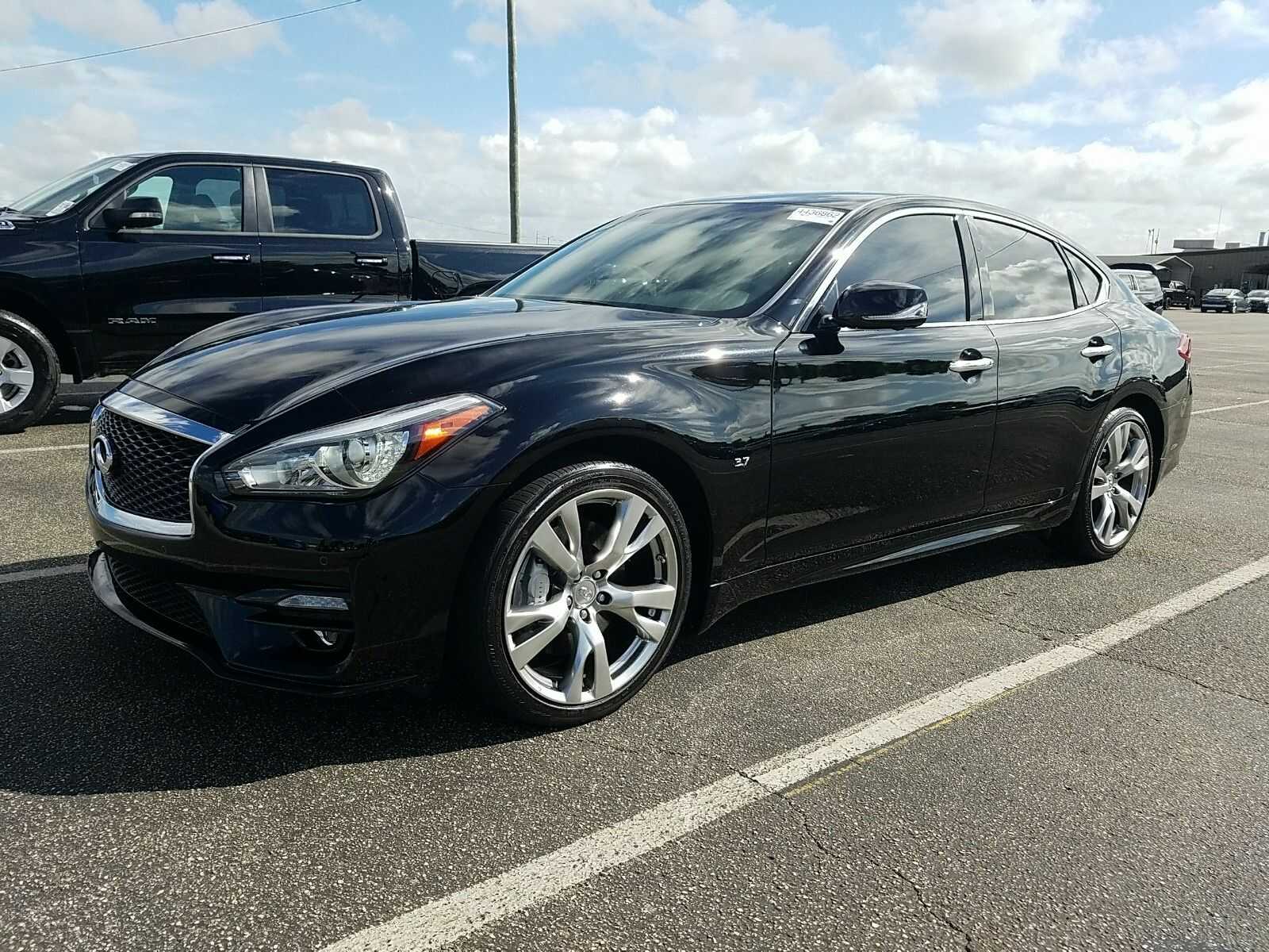 Infiniti Q70