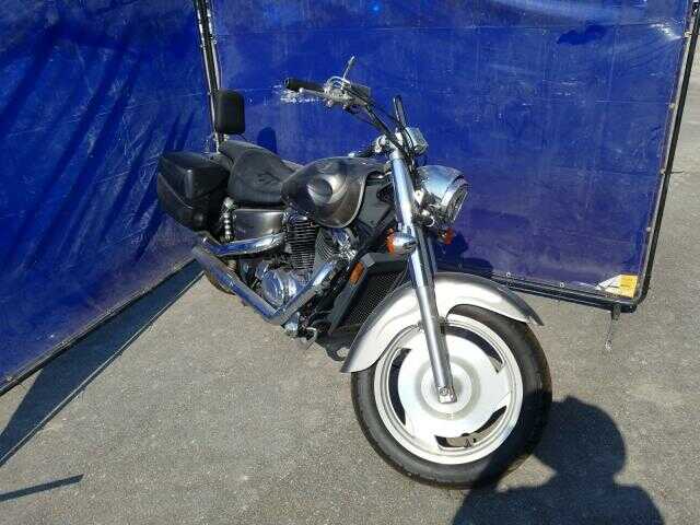 Honda VT1100C2 (SHADOW SABRE)