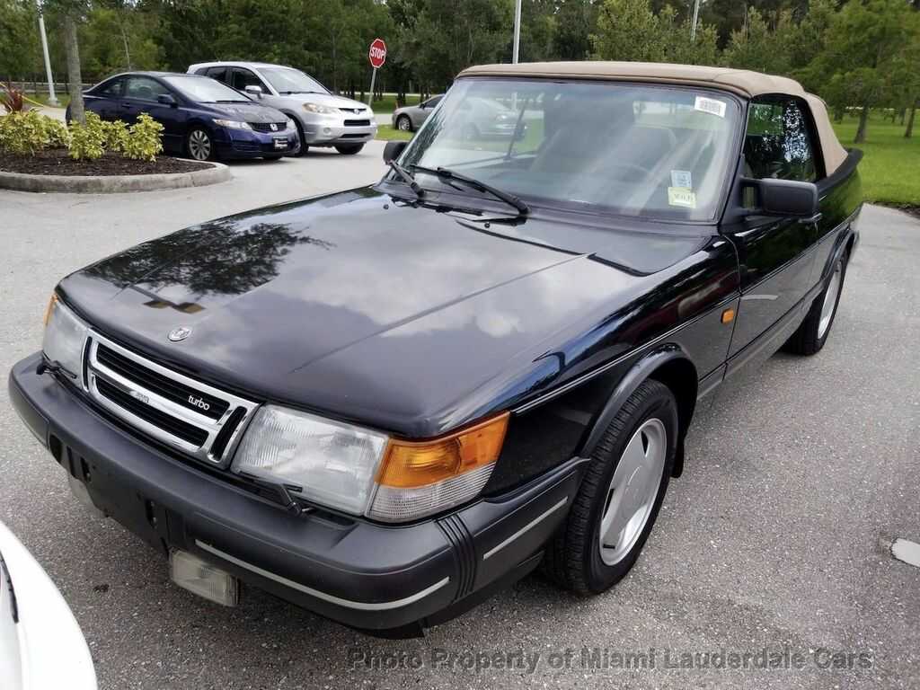 Saab 900