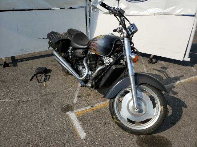 Honda VT1100C2 (SHADOW SABRE)