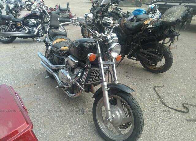 Honda VF750C (MAGNA)