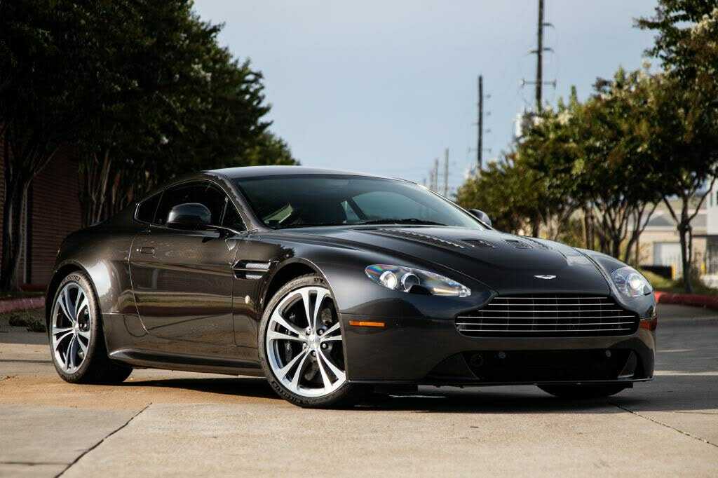 Aston Martin V12 Vantage
