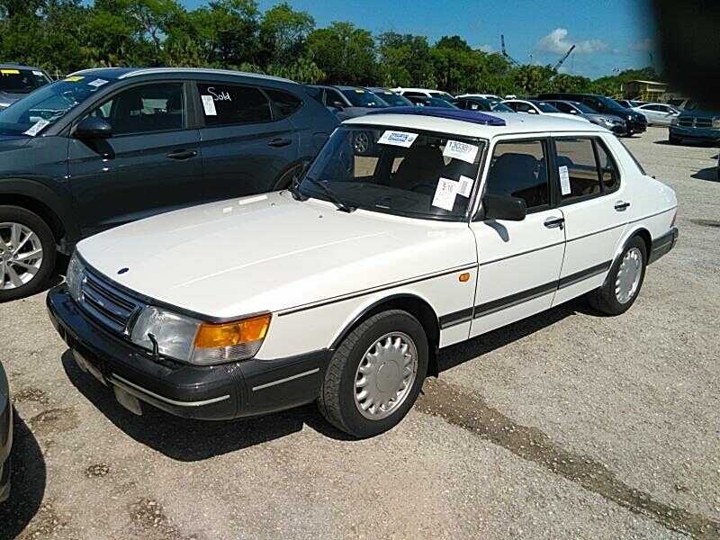 Saab 900