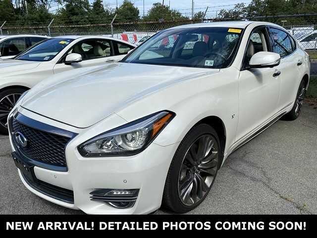 Infiniti Q70L