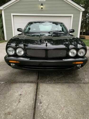 Jaguar XJR