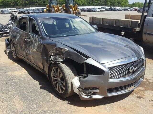 Infiniti Q70