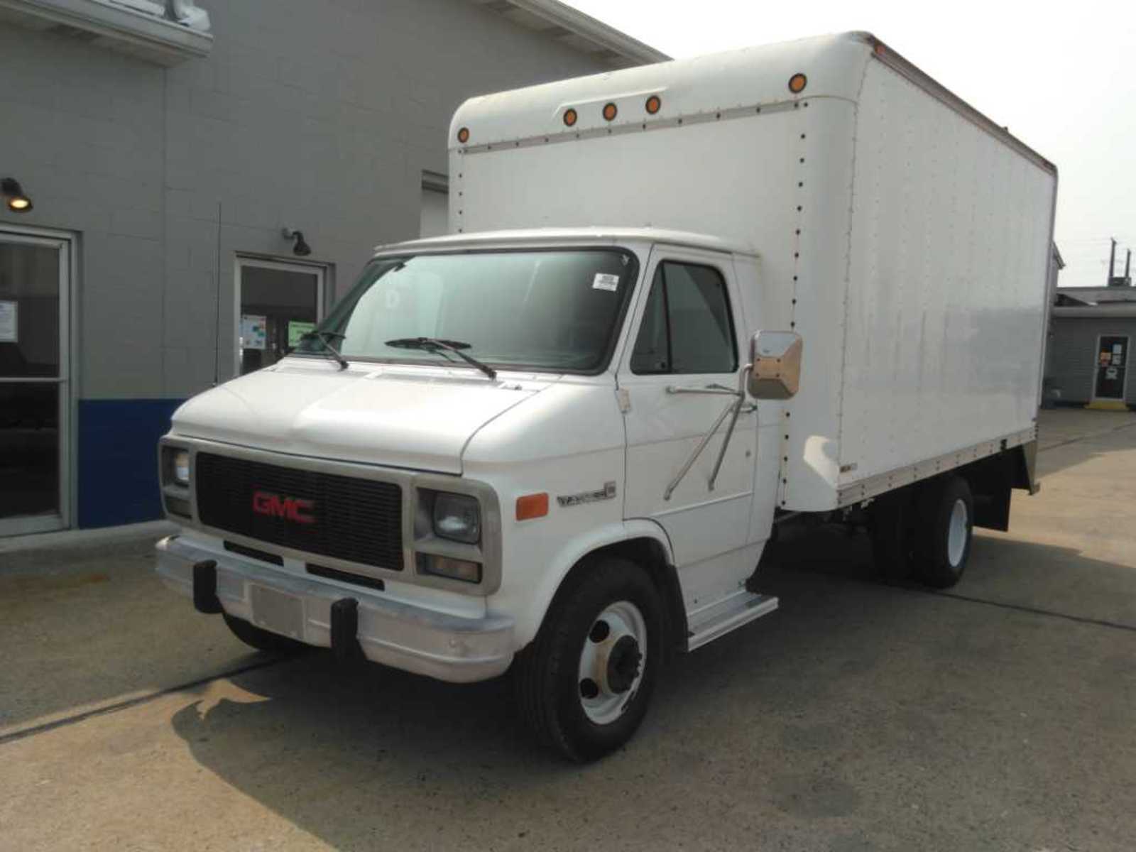 GMC Cutaway Van