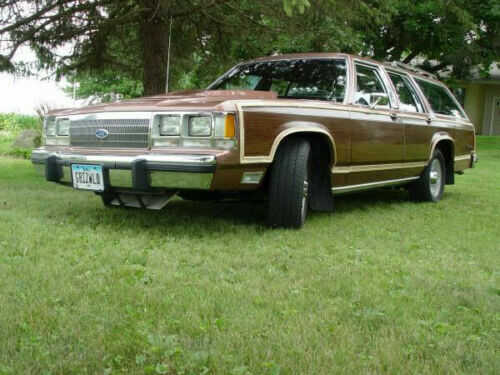 Ford Crown Victoria