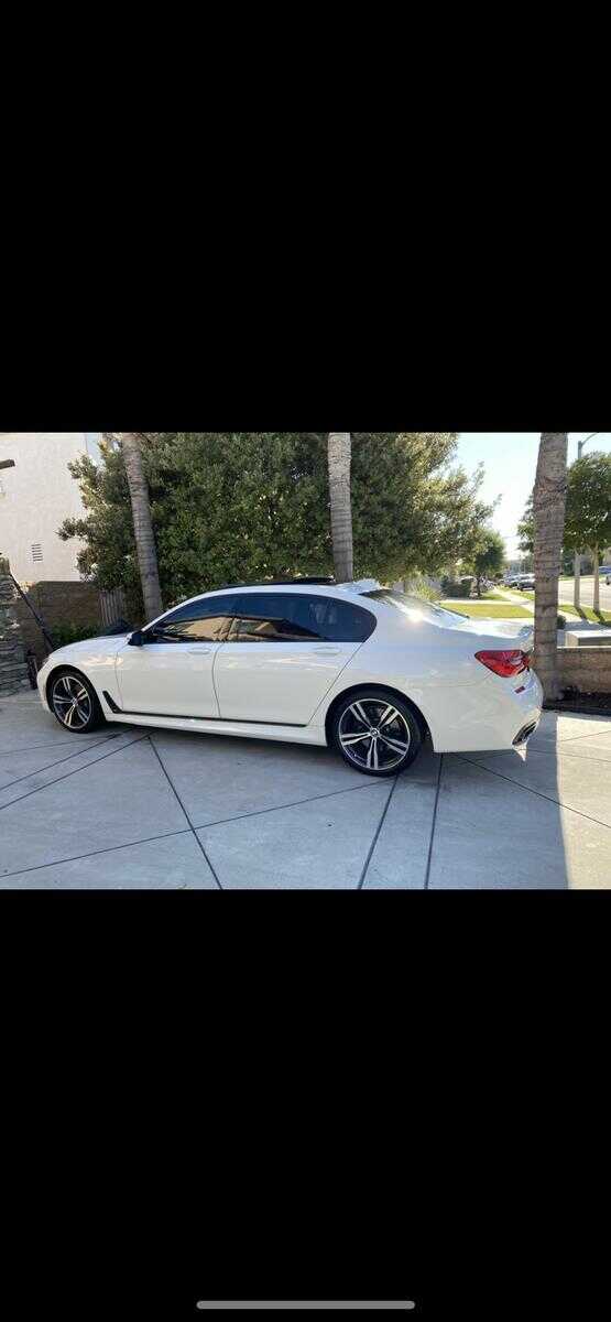BMW 740i