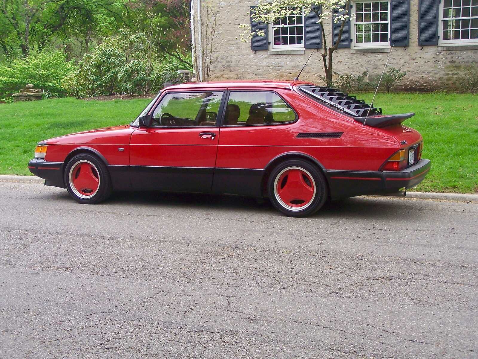 Saab 900