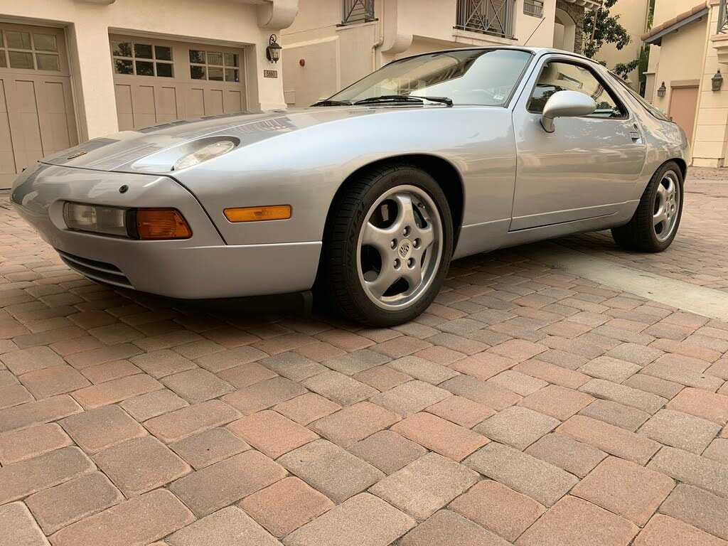 Porsche 928