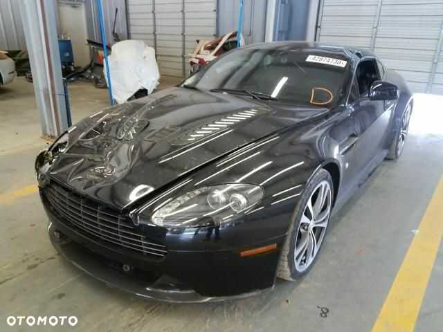 Aston Martin V12 Vantage