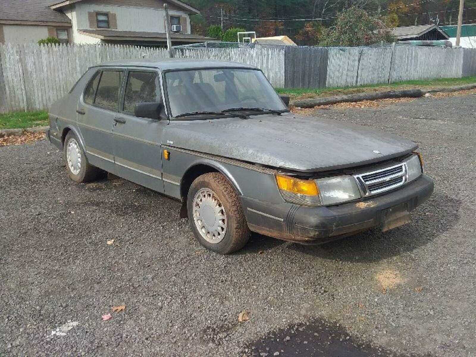 Saab 900