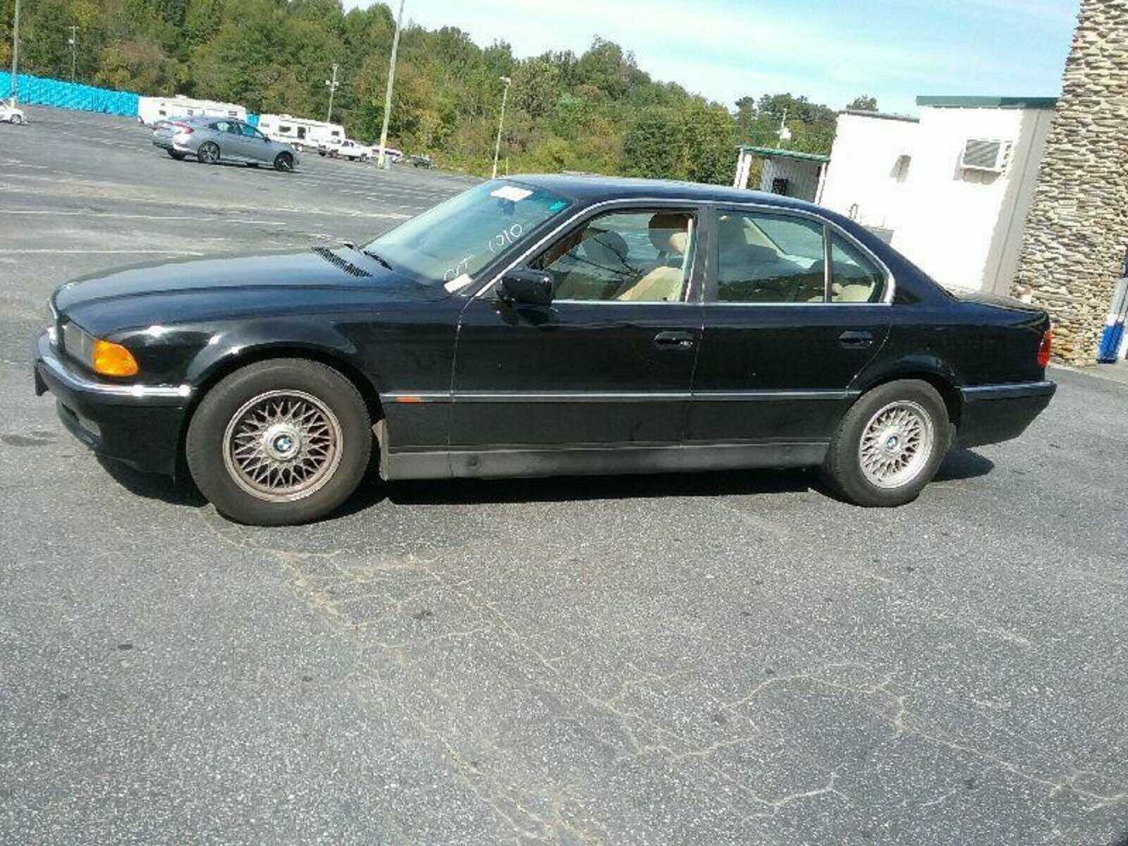 BMW 740i