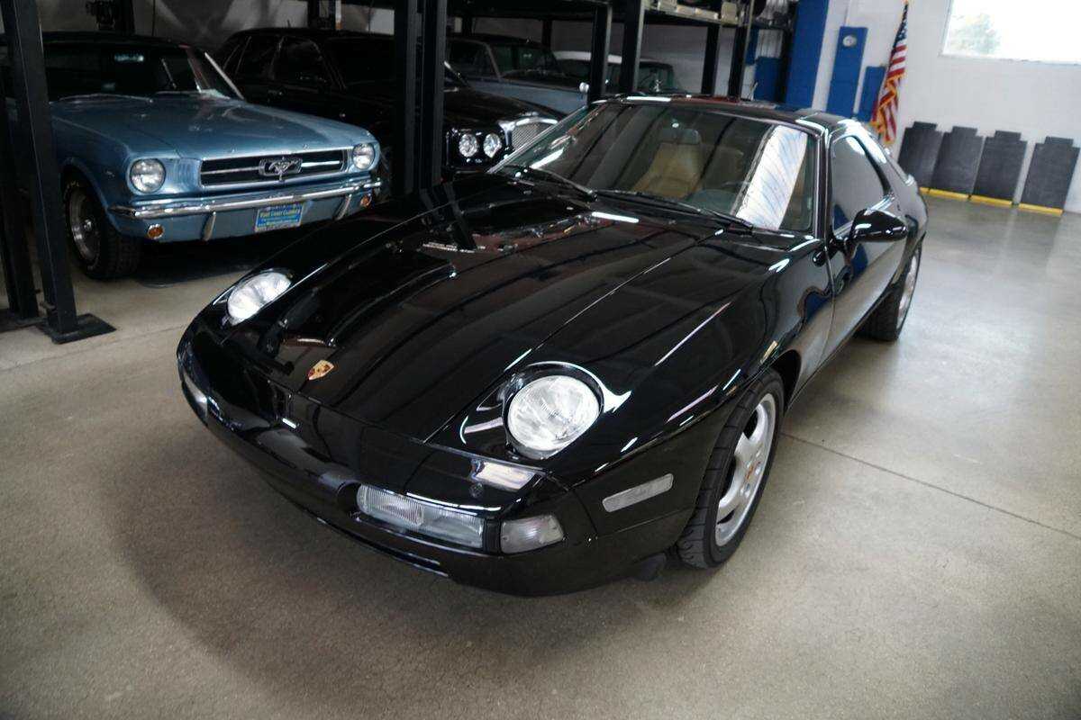 Porsche 928