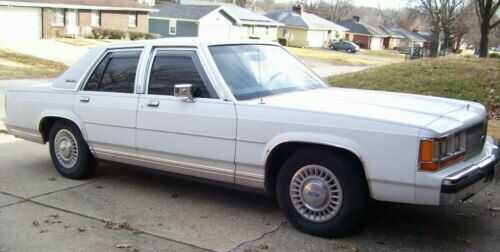 Ford Crown Victoria