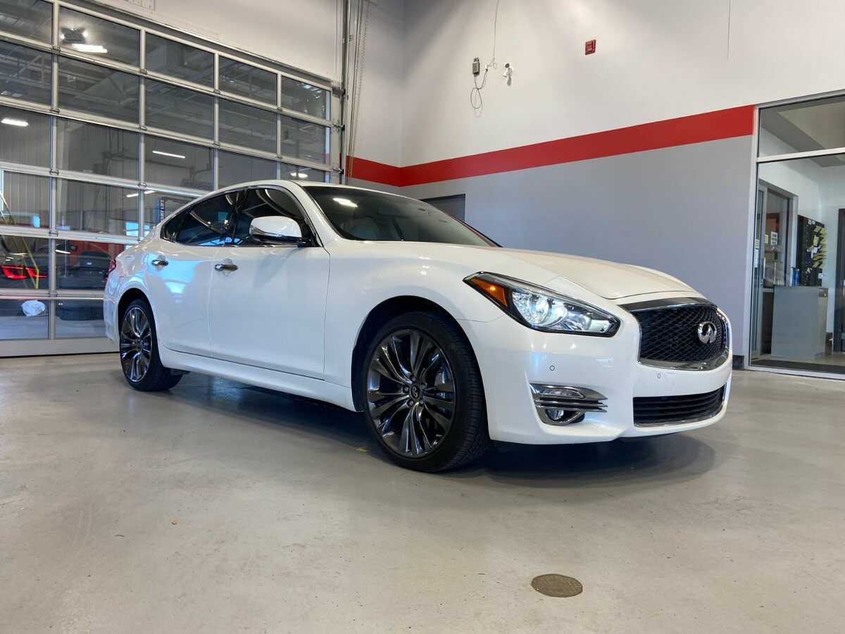Infiniti Q70