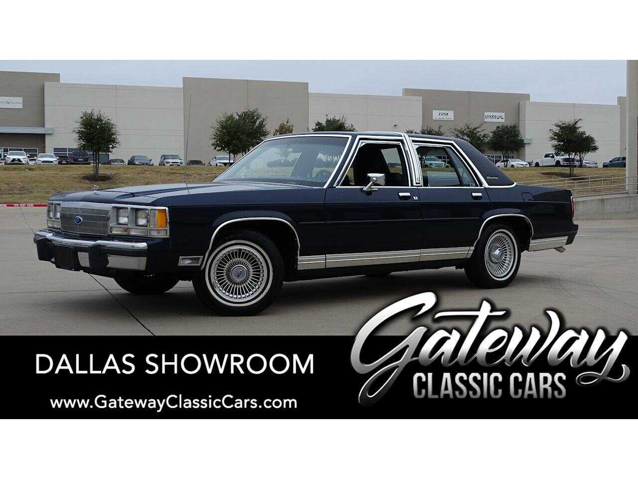 Ford Crown Victoria