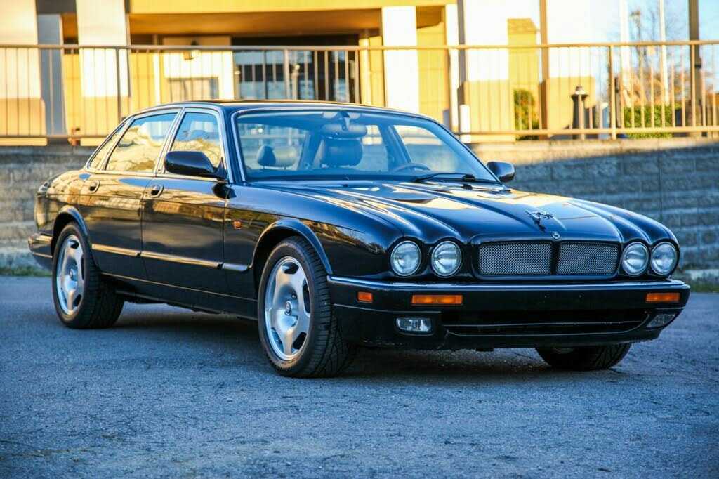 Jaguar XJR