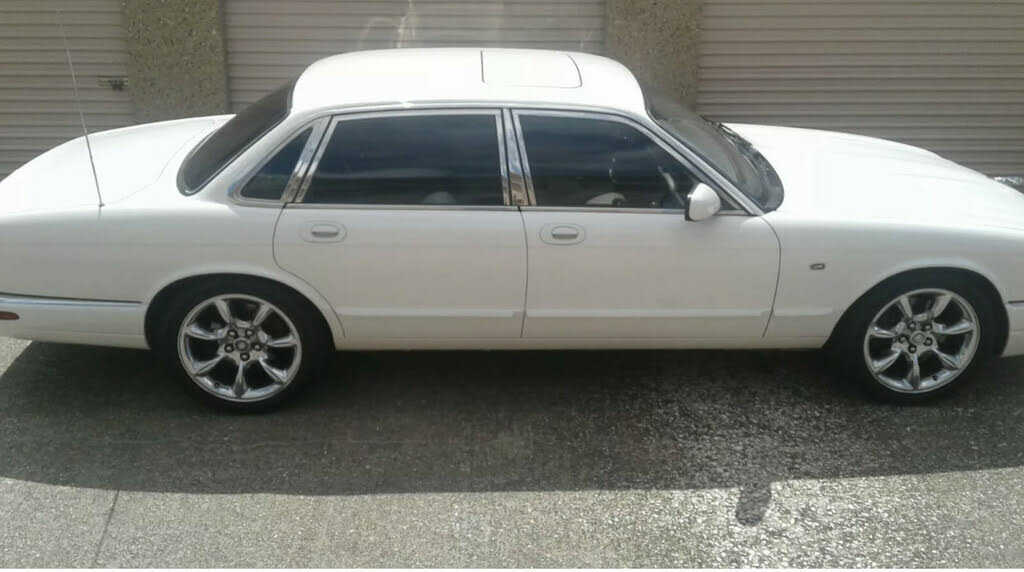 Jaguar XJR