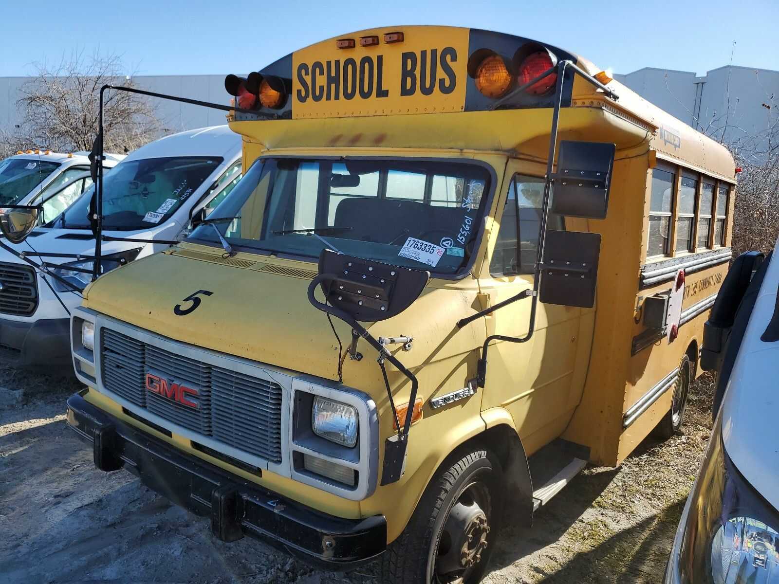 GMC Cutaway Van