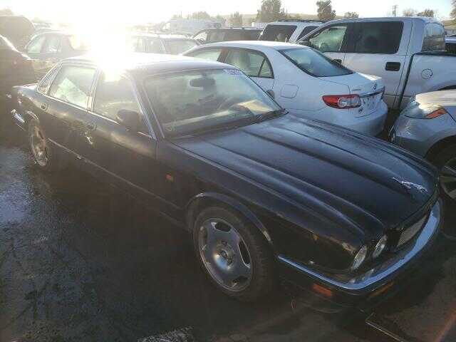 Jaguar XJR