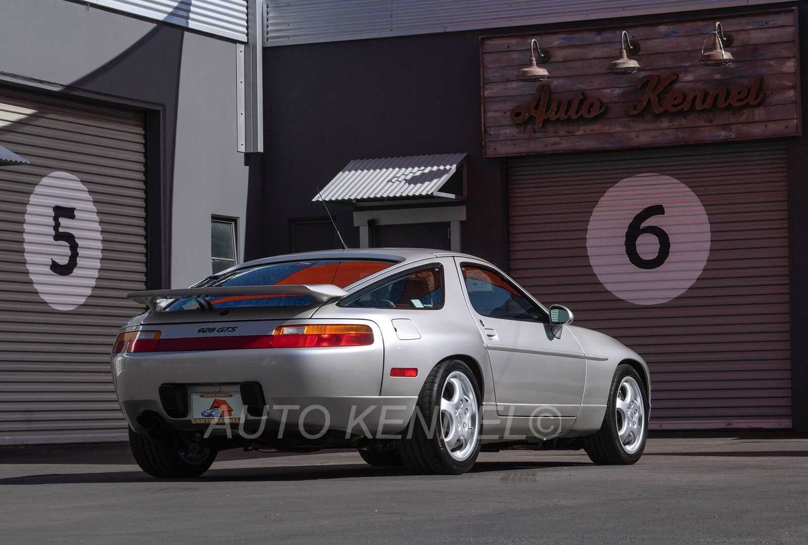 Porsche 928