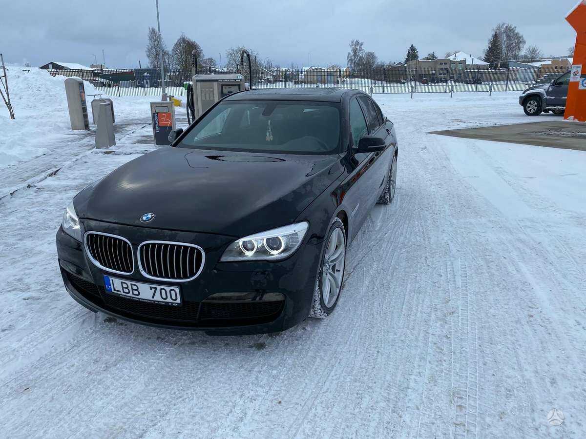 BMW 740i