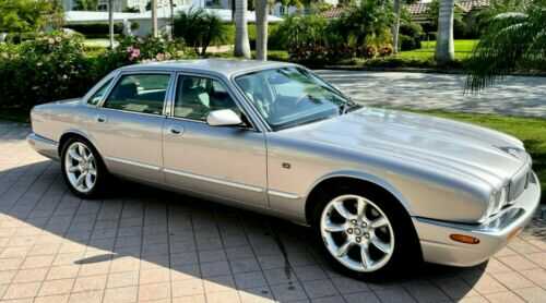 Jaguar XJR
