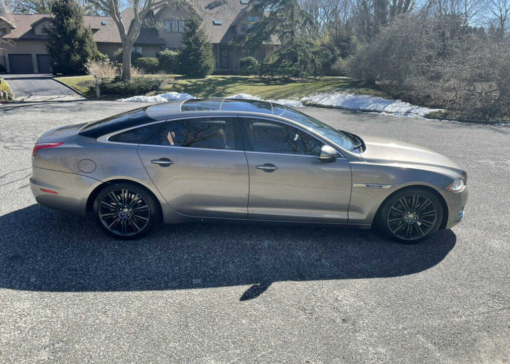 Jaguar XJ