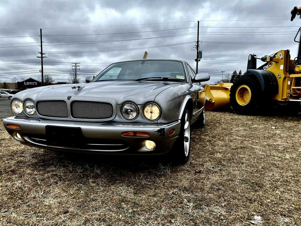 Jaguar XJR