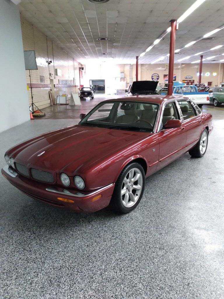 Jaguar XJR