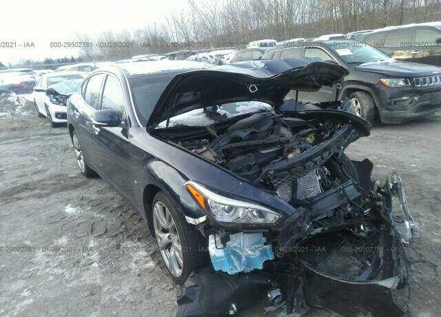 Infiniti Q70
