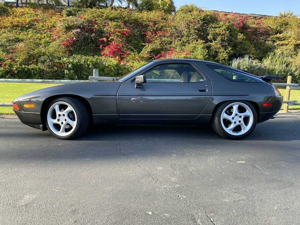 Porsche 928