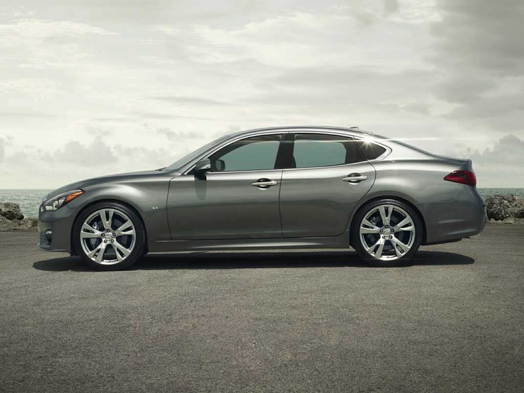 Infiniti Q70