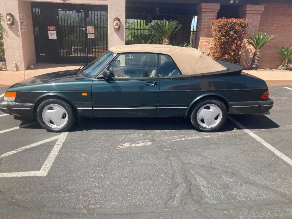 Saab 900